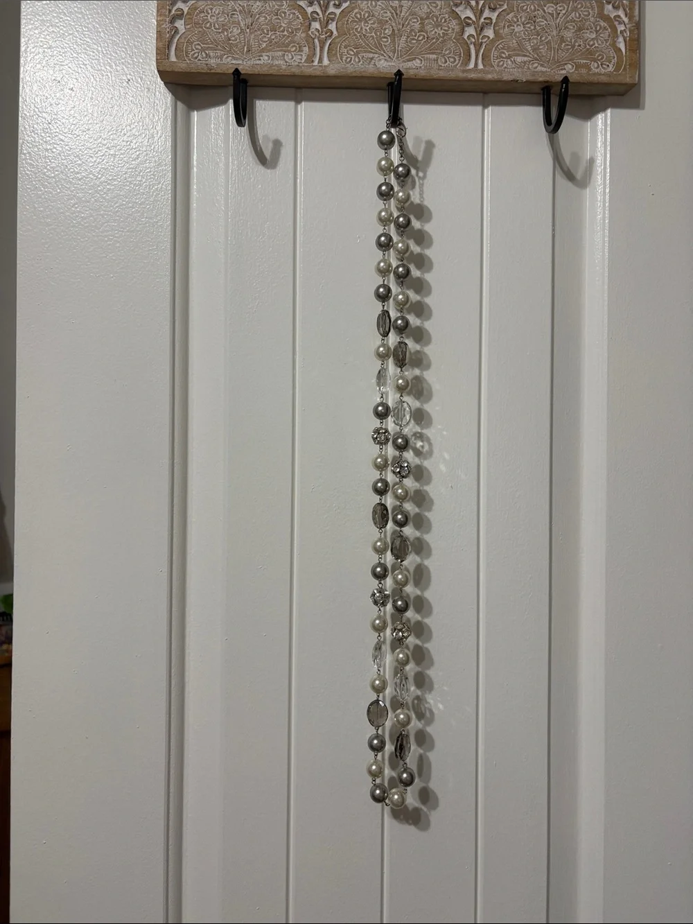 Chunky beaded necklace - gray, white